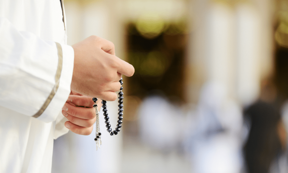 Beten mit Tesbih Gebetskette